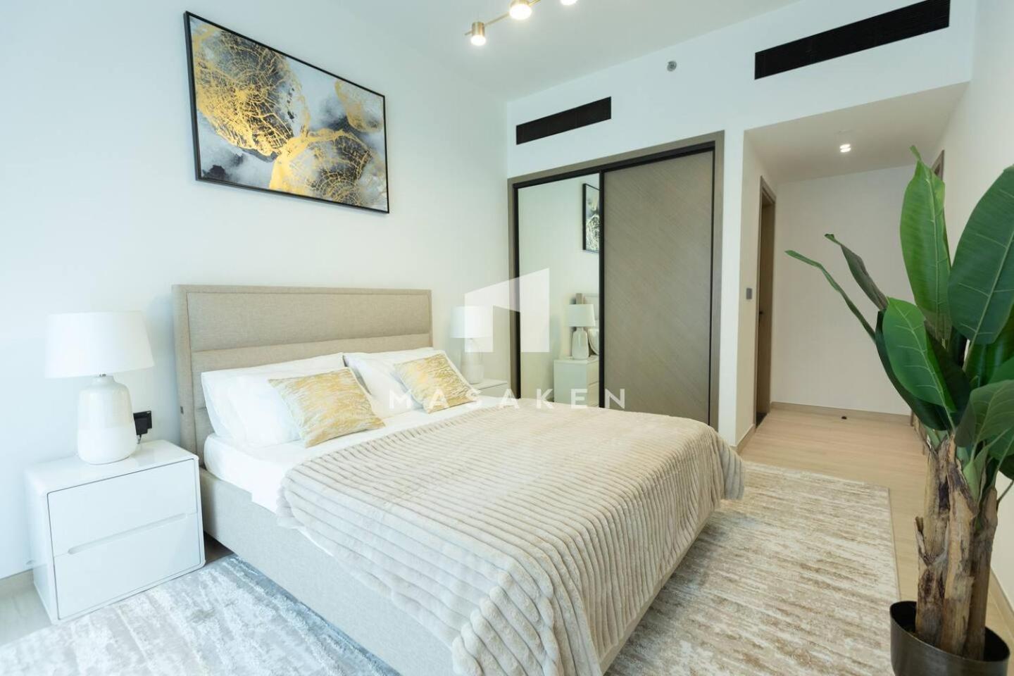 1 Bedroom In Jvc With Pool View Apartment