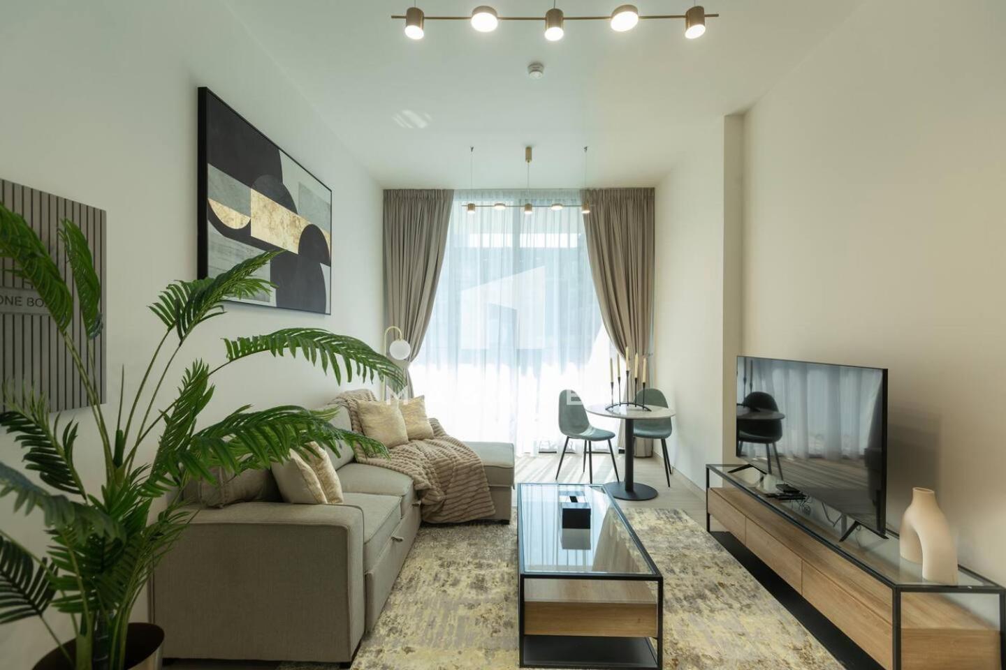 1 Bedroom In Jvc With Pool View Apartment *